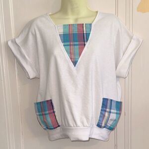 Vtg  70s/80s ACT 3 White Short Sleeve Knit Top with Plaid Neck &‎ Pocket Accents